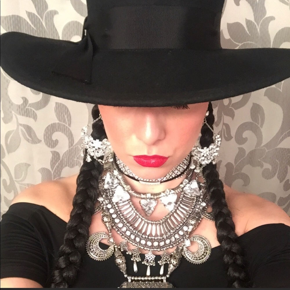 💯 wool   wide Brim black hat.